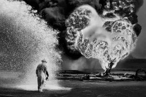 Kuwait, 1991. © Sebastião Salgado